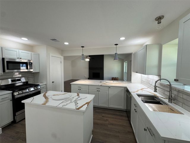 9 Woodlot Court, The Woodlands, TX 77380