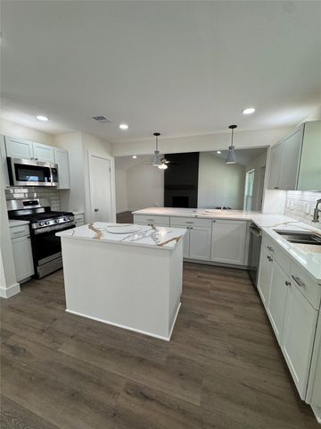 9 Woodlot Court, The Woodlands, TX 77380