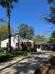 9 Woodlot Court, The Woodlands, TX 77380