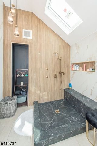 3 S Hampton Dr, Fairfield Twp., NJ 07004