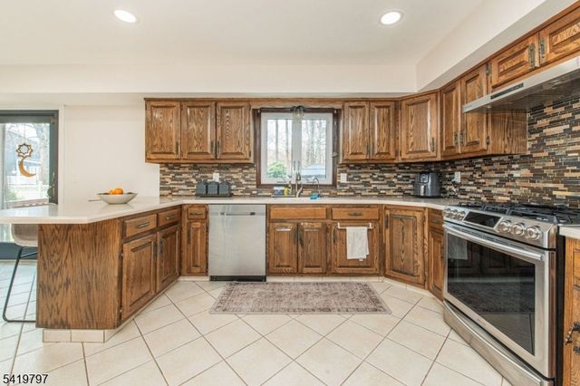 3 S Hampton Dr, Fairfield Twp., NJ 07004