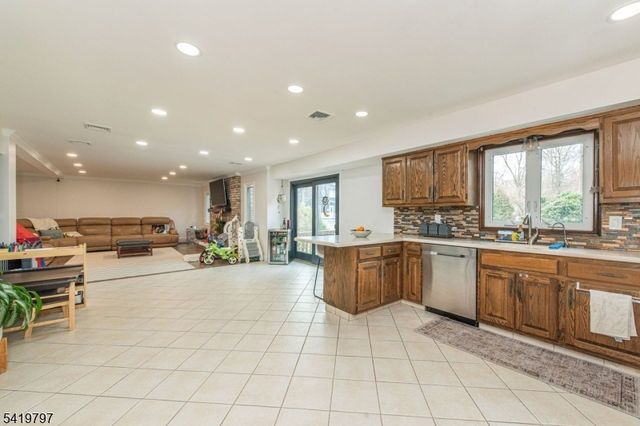 3 S Hampton Dr, Fairfield Twp., NJ 07004