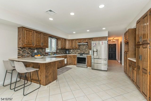 3 S Hampton Dr, Fairfield Twp., NJ 07004