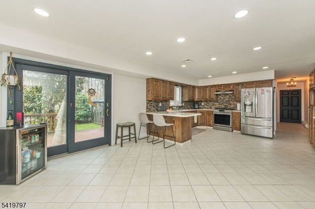 3 S Hampton Dr, Fairfield Twp., NJ 07004