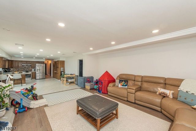 3 S Hampton Dr, Fairfield Twp., NJ 07004