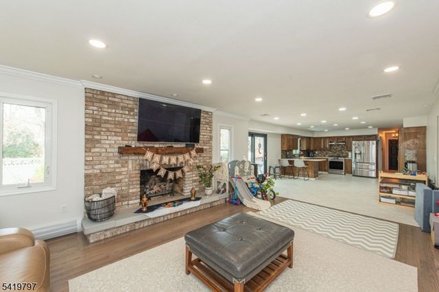 3 S Hampton Dr, Fairfield Twp., NJ 07004