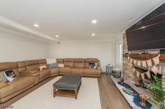 3 S Hampton Dr, Fairfield Twp., NJ 07004