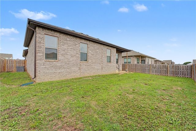 2040 Periwinkle Place, Centerton, AR 72719