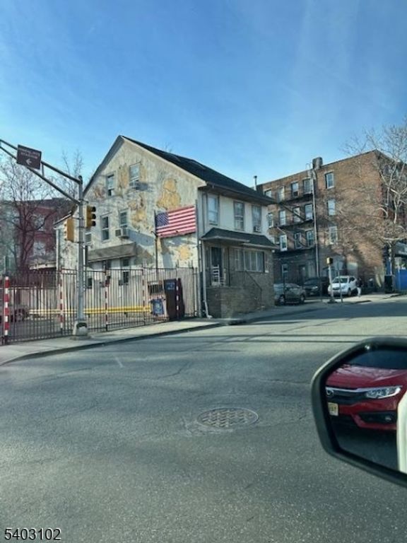 223 W Broadway, Paterson City, NJ 07522 — photo 2