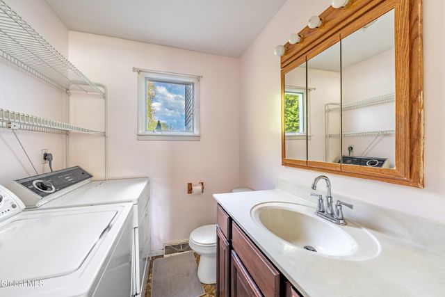 62 Wood Terrace, Albany, NY 12208