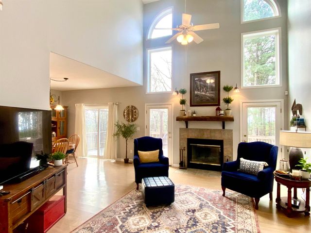 153 Castano Dr, Hot Springs Village, AR 71909