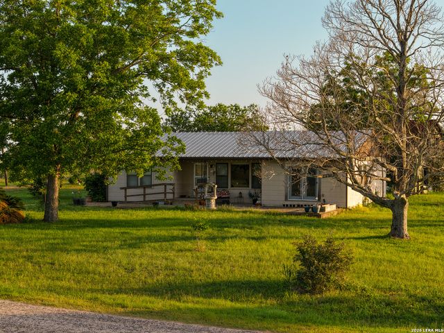 430 WATTS RD, Kingsbury, TX 78638