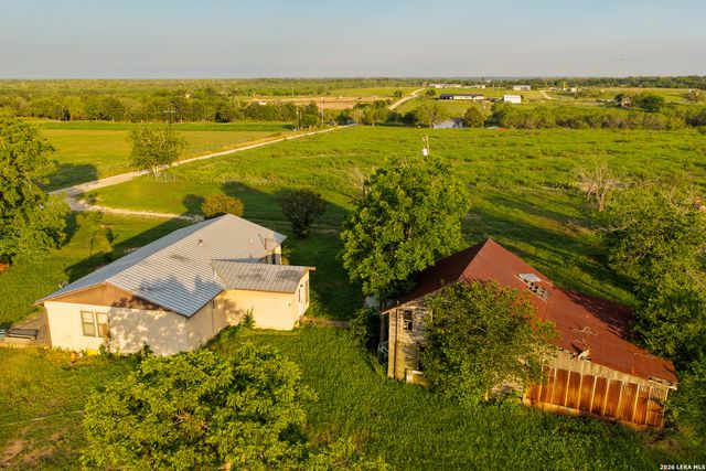 430 WATTS RD, Kingsbury, TX 78638