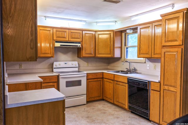430 WATTS RD, Kingsbury, TX 78638