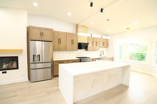 89 Trenton St 3, Boston, MA 02128