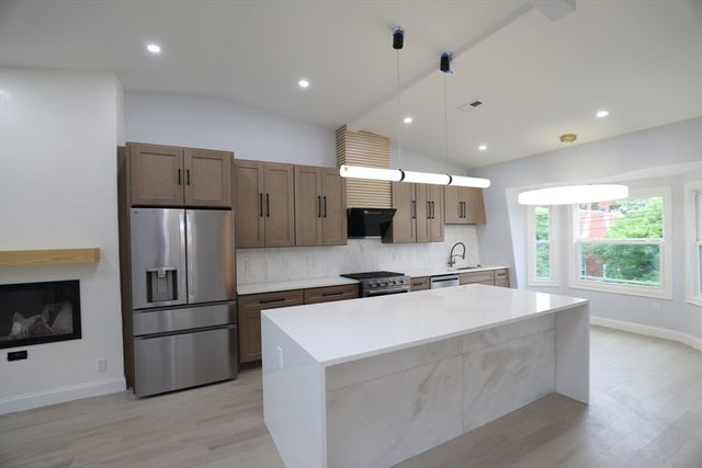 89 Trenton St 3, Boston, MA 02128