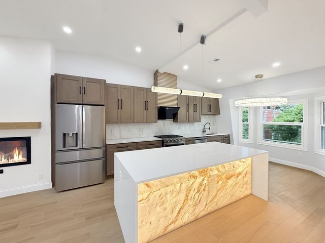 89 Trenton St 3, Boston, MA 02128