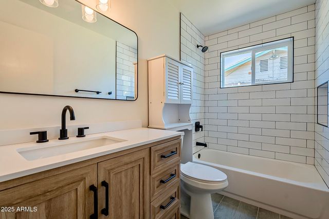 2028 S COLLEGE Avenue, Tempe, AZ 85282