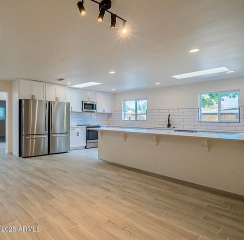 2028 S COLLEGE Avenue, Tempe, AZ 85282