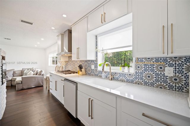 9620 Jamaica Dr, Cutler Bay, FL 33189