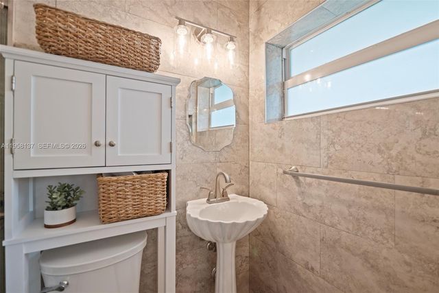 9620 Jamaica Dr, Cutler Bay, FL 33189