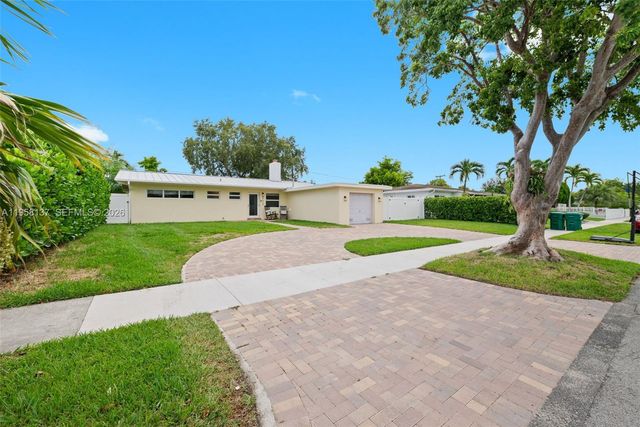 9620 Jamaica Dr, Cutler Bay, FL 33189