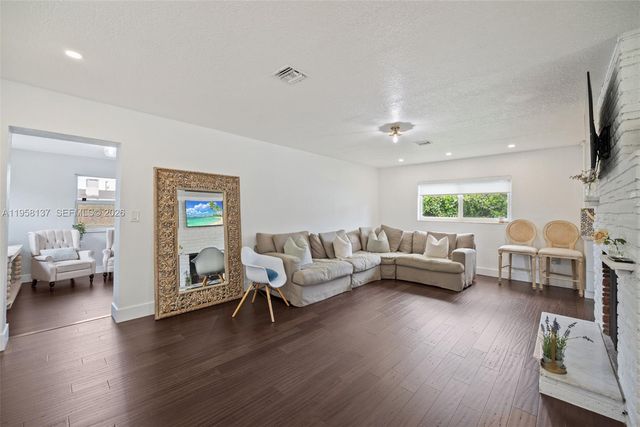 9620 Jamaica Dr, Cutler Bay, FL 33189