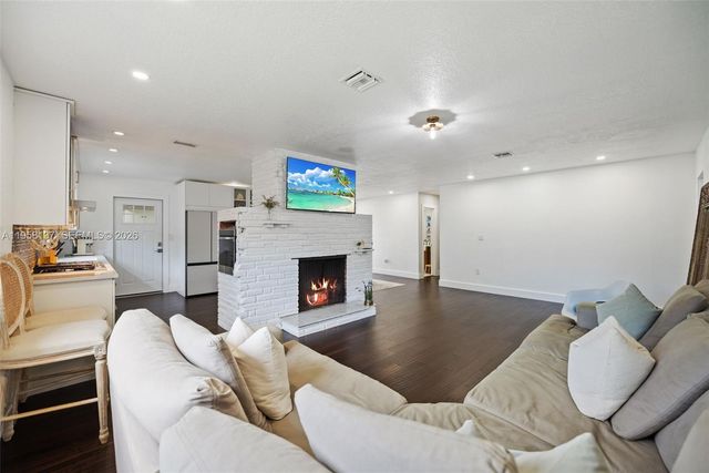 9620 Jamaica Dr, Cutler Bay, FL 33189