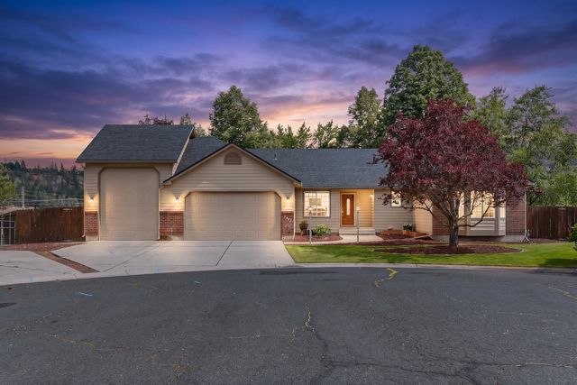 7303 W Links Ct, Nine Mile Falls, WA 99026