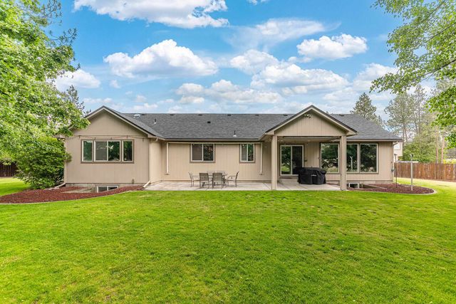 7303 W Links Ct, Nine Mile Falls, WA 99026