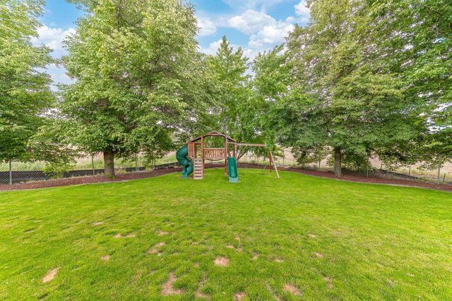 7303 W Links Ct, Nine Mile Falls, WA 99026