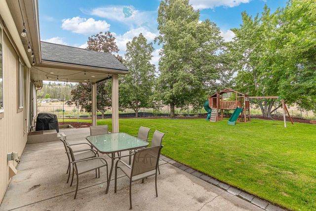 7303 W Links Ct, Nine Mile Falls, WA 99026