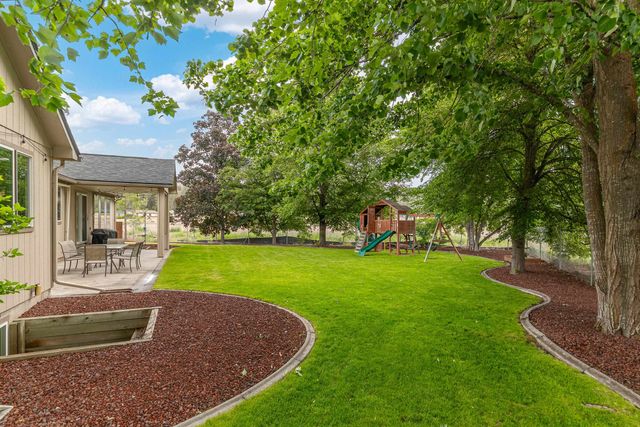 7303 W Links Ct, Nine Mile Falls, WA 99026