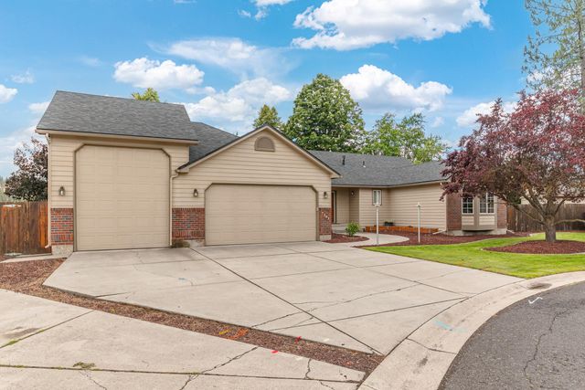 7303 W Links Ct, Nine Mile Falls, WA 99026