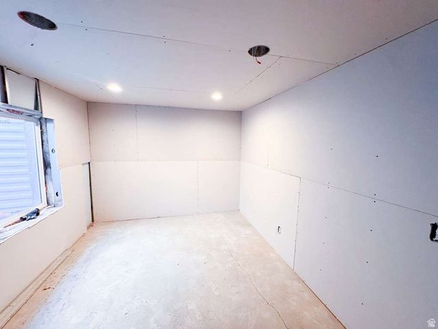 977 W BRENNAN ST, Bluffdale, UT 84065