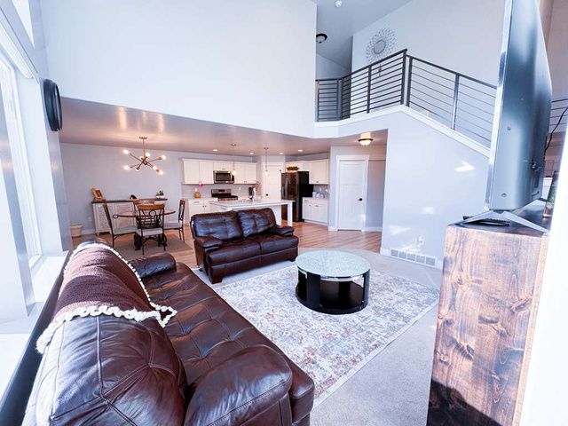 977 W BRENNAN ST, Bluffdale, UT 84065