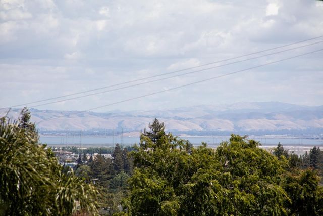 2910 Sherwood Drive, San Carlos, CA 94070