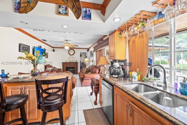 2160 NW 91st Ter, Pembroke Pines, FL 33024