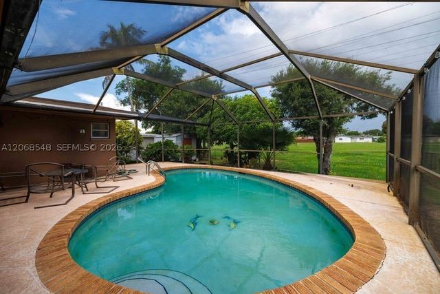 2160 NW 91st Ter, Pembroke Pines, FL 33024
