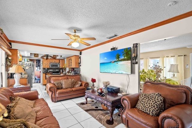 2160 NW 91st Ter, Pembroke Pines, FL 33024
