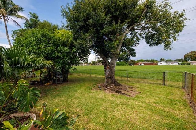 2160 NW 91st Ter, Pembroke Pines, FL 33024