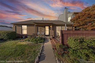 38903 Country Circle, Farmington Hills, MI 48331