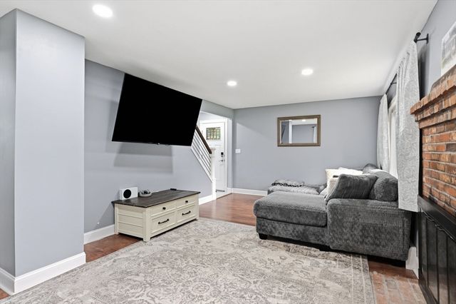25 Pineywood Ave, Wilbraham, MA 01095