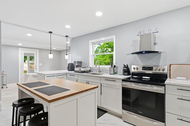 25 Pineywood Ave, Wilbraham, MA 01095