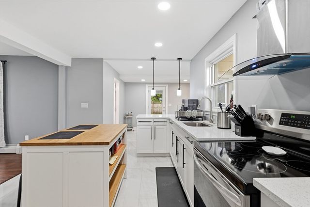25 Pineywood Ave, Wilbraham, MA 01095