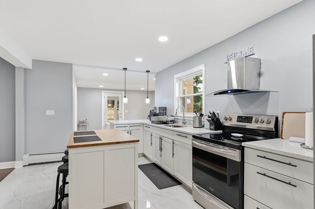 25 Pineywood Ave, Wilbraham, MA 01095