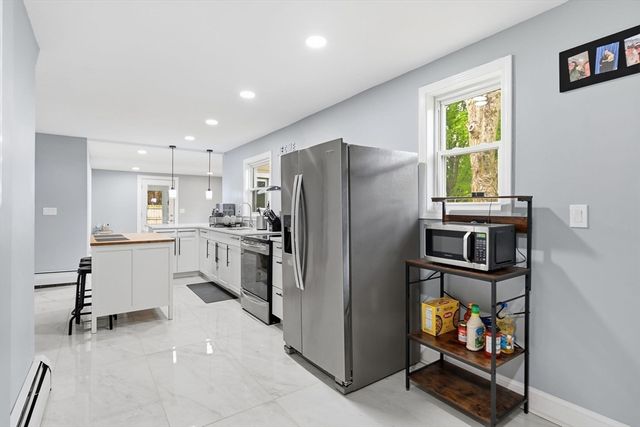 25 Pineywood Ave, Wilbraham, MA 01095