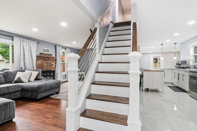 25 Pineywood Ave, Wilbraham, MA 01095