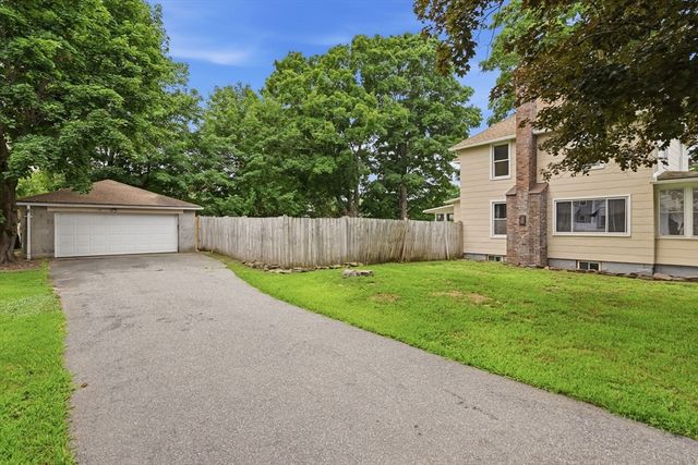 25 Pineywood Ave, Wilbraham, MA 01095