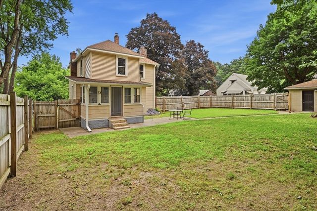 25 Pineywood Ave, Wilbraham, MA 01095